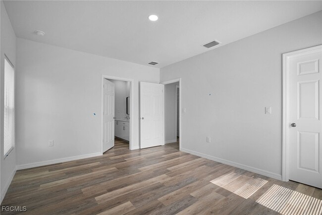 Building Photo - 942 Sunrise Blvd