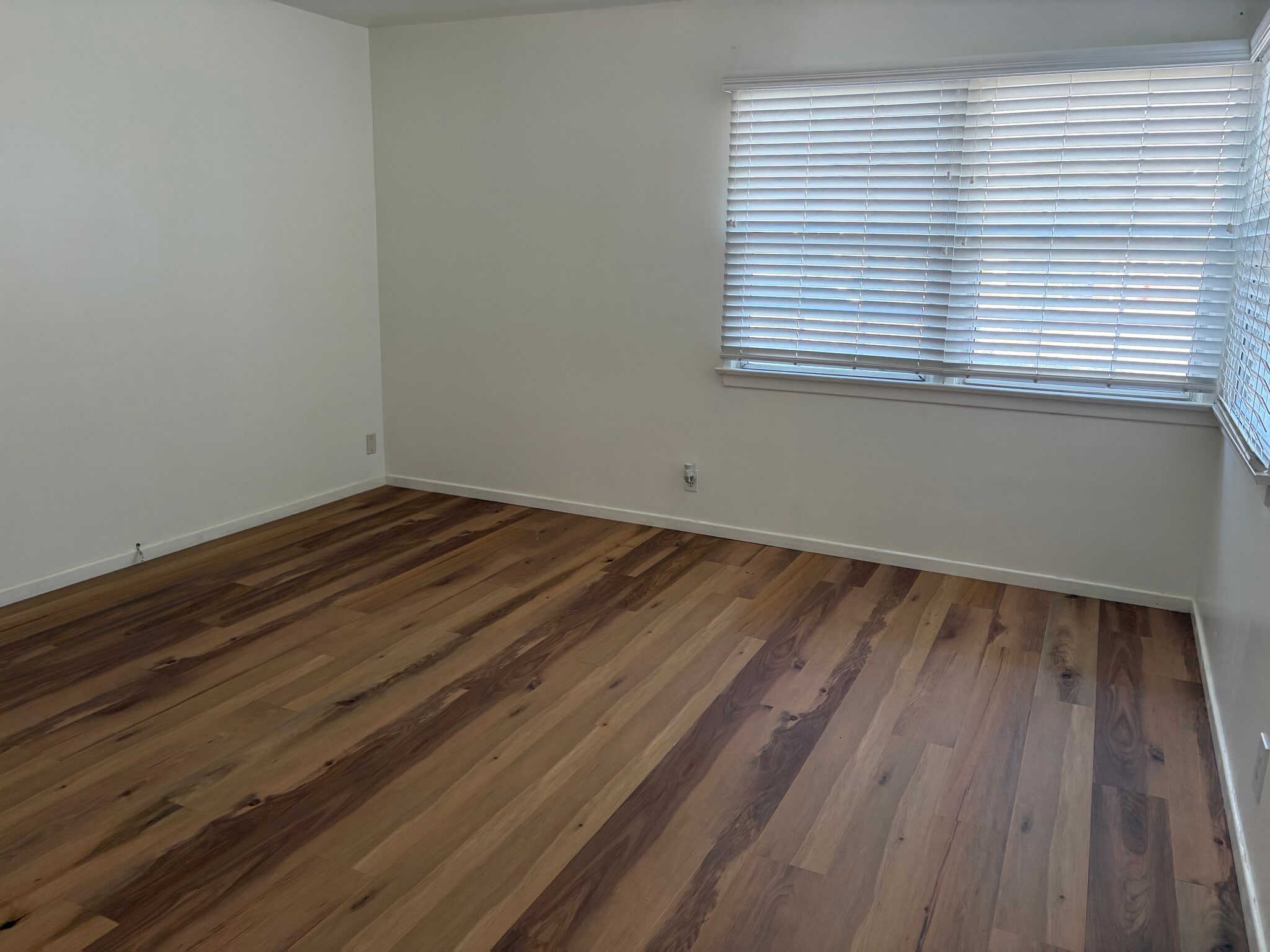 Building Photo - 7129 Lotus Ave