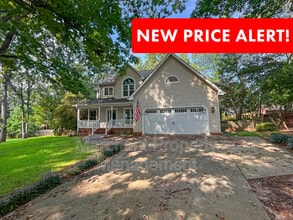 Building Photo - 7 Waxwing Ct