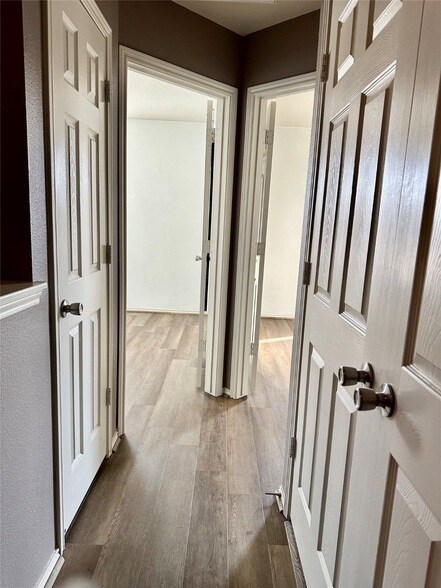 Building Photo - 29740 Sullivan Oaks Dr