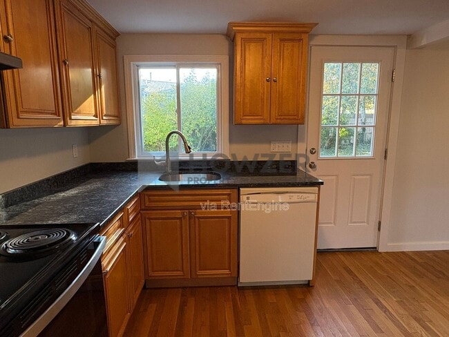 Building Photo - 4 Short Way