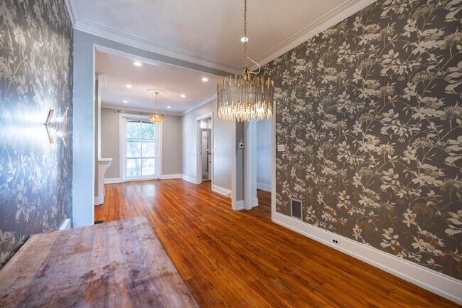 Building Photo - 206 S 43rd St