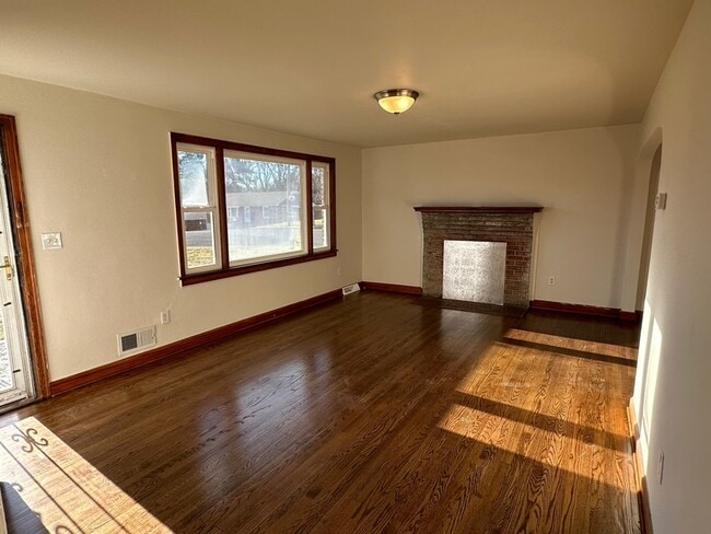 Building Photo - 2757 Meadowview Dr NW