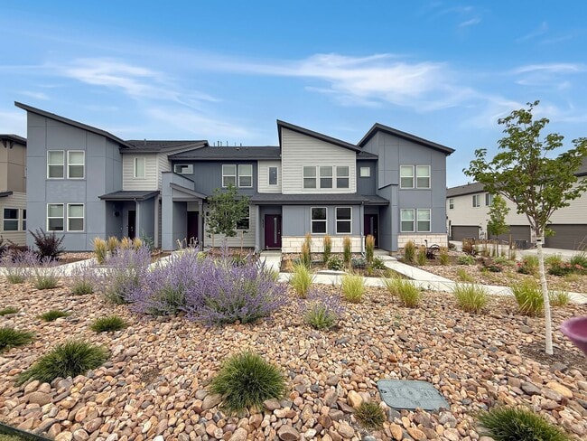 Building Photo - $0 DEPOSIT OPTION. BRIGHT AND SPACIOUS 3-B...