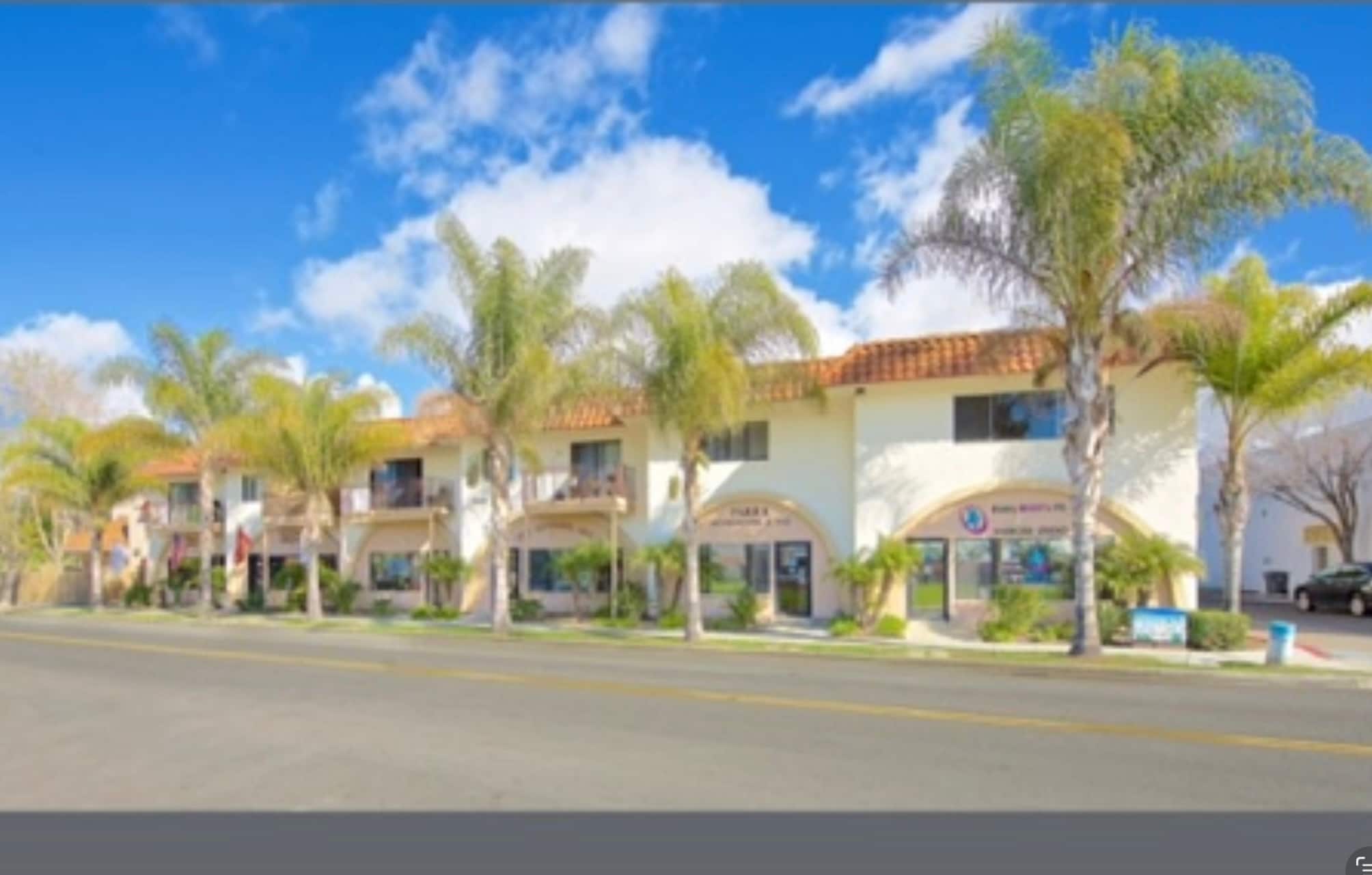 Building Photo - 560 Greenbrier Dr