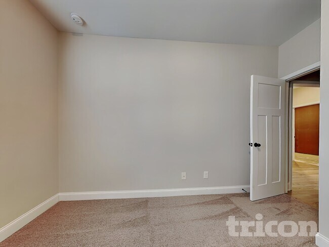 Building Photo - 319 Arbor Cir