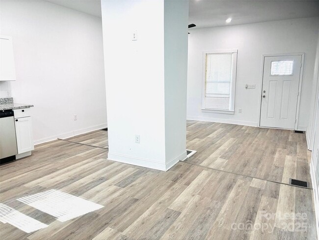 Building Photo - 243 S Crigler St