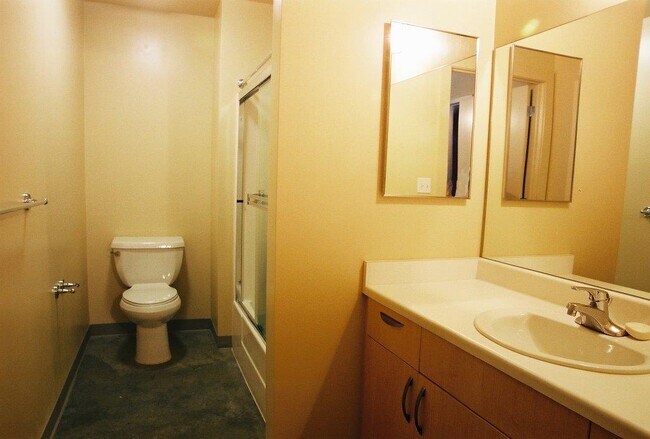 Building Photo - 10970 International Blvd