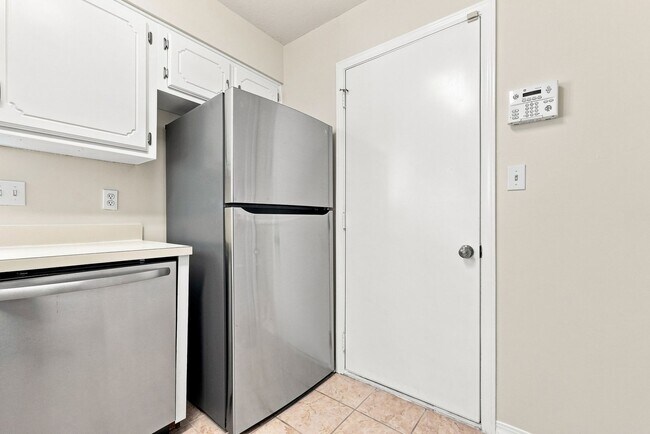 Building Photo - 148 Meadowbrook Ct