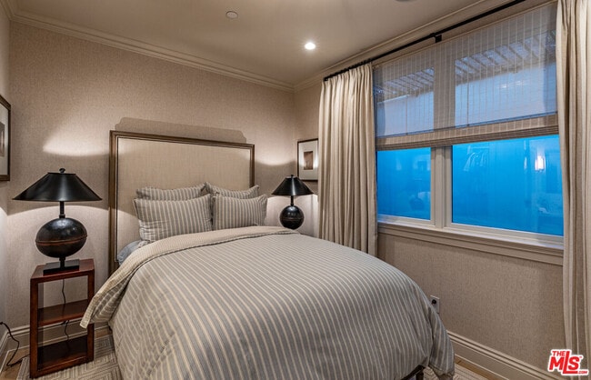 Building Photo - 127 Hollister Ave