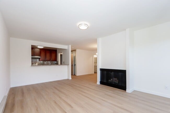 Building Photo - 380 Vallejo Dr
