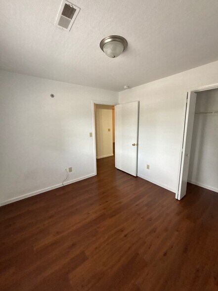 Building Photo - 1068 Mace Rd