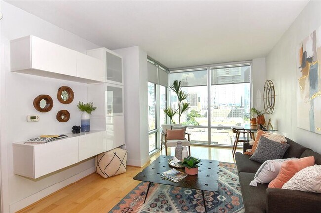 Building Photo - 300 Bowie St