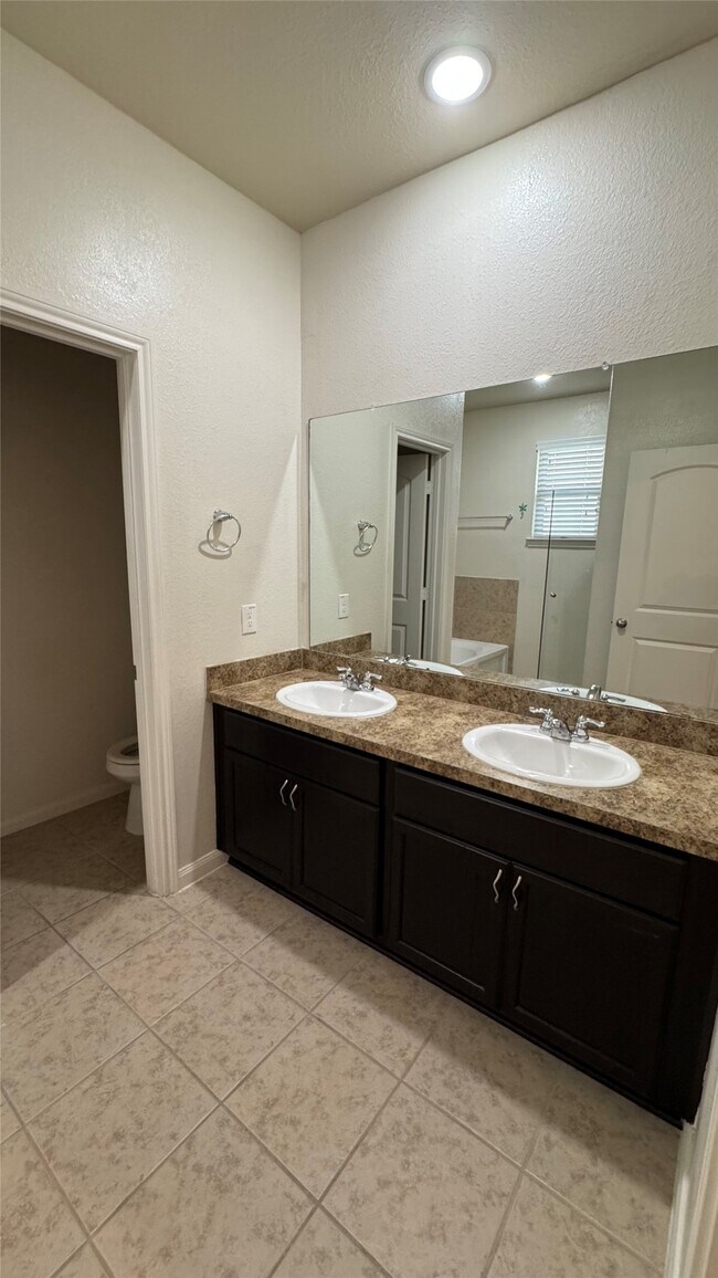 Building Photo - 9611 Tipton Sands Dr
