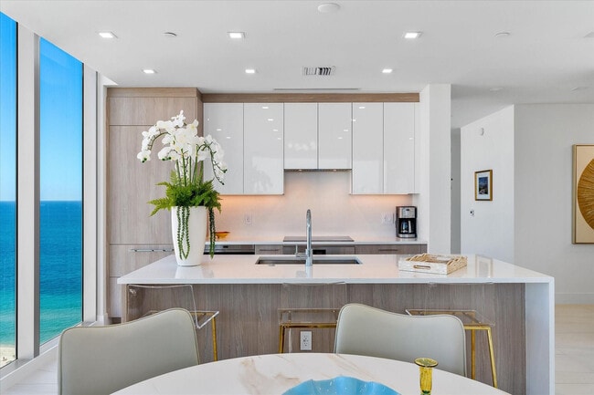 Building Photo - 151 N Seabreeze Blvd