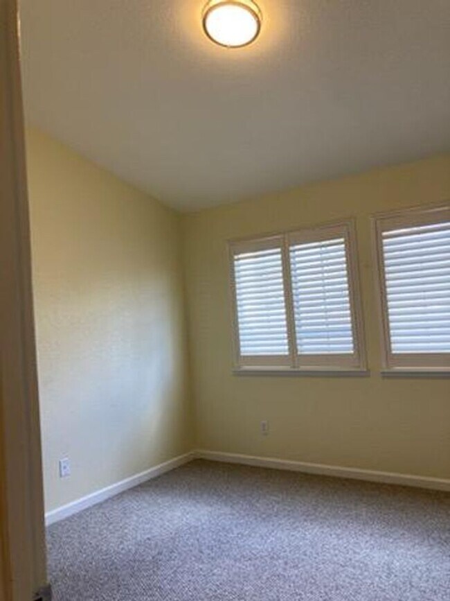 Building Photo - **Centrally Located in Santa Rosa!!**