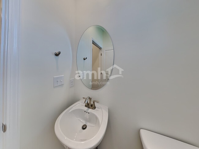 Building Photo - 5228 Valor Dr