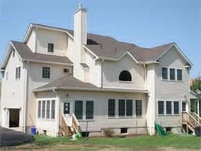 Building Photo - 17 Aaron Ct