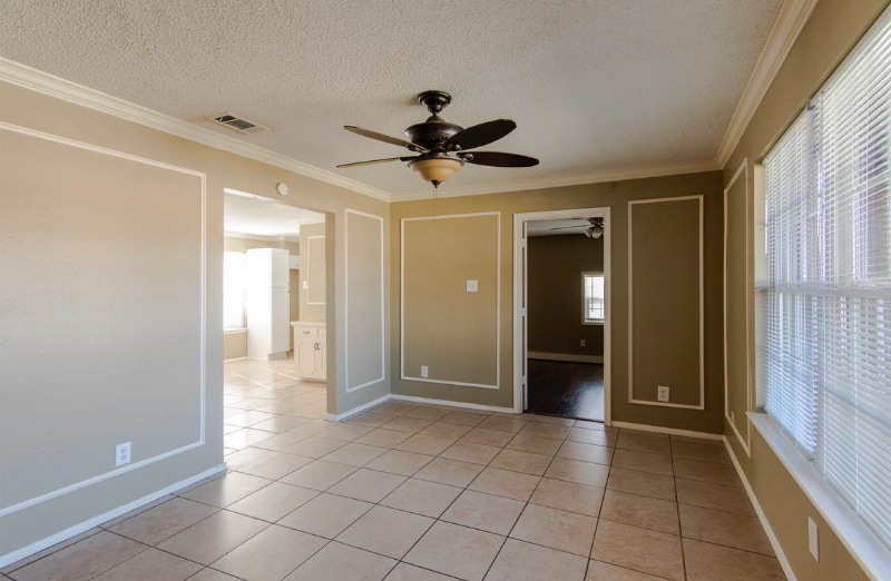 Building Photo - 830 E Linda Dr