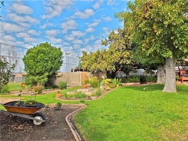 Building Photo - 680 N Cambridge St