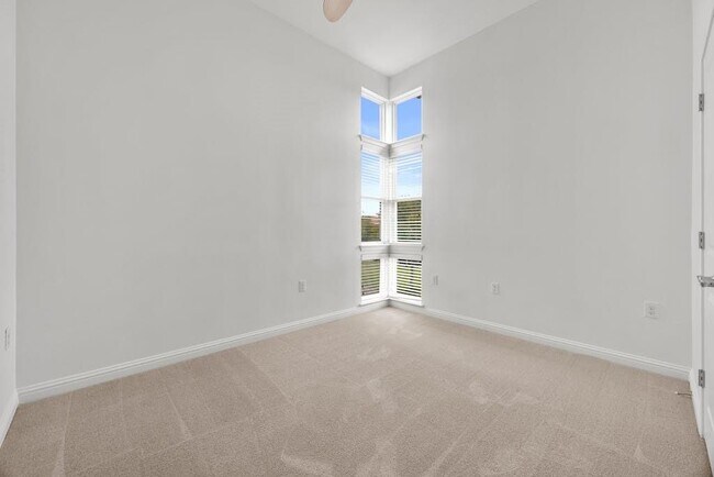 Building Photo - 2025 Simond Ave