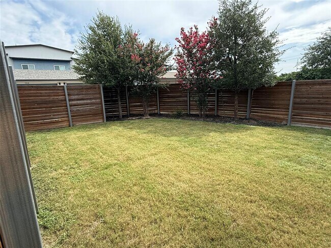 Building Photo - 8717 Blaze Dr