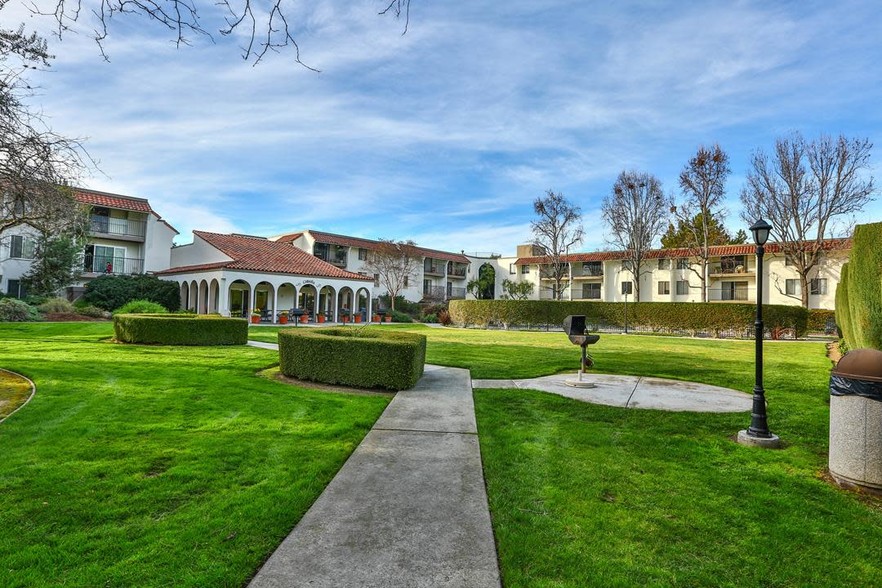 Courtyard - 1720 Halford Ave