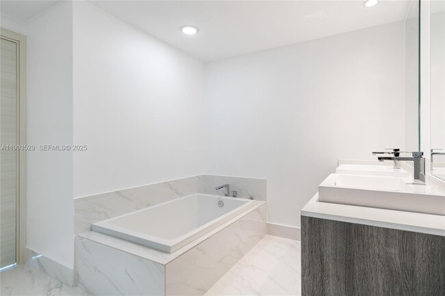 Building Photo - 801 S Miami Ave