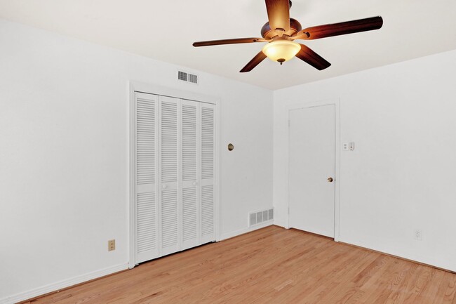 Building Photo - Convenient Living in Dallas – 3BR/2BA Home...