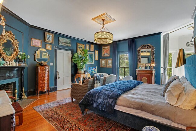 Building Photo - Queen Anne Victorian Estate