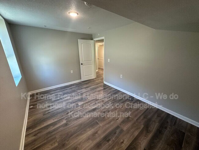 Building Photo - 4140 E 60 Terrace