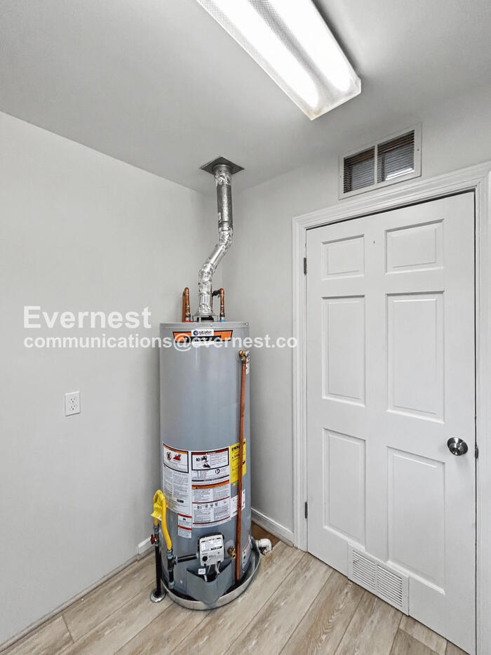 Building Photo - 3605 Pemberton Ave