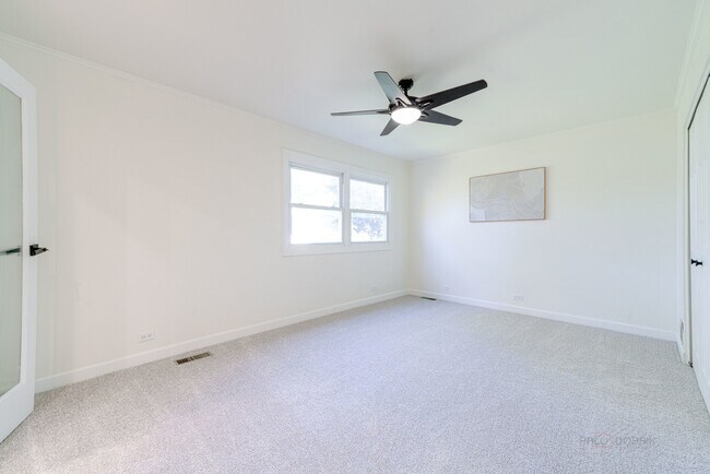 Building Photo - 887 Saybrook Ln