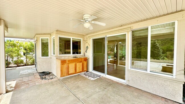 Building Photo - Beautifully Updated Single-Story Home in t...