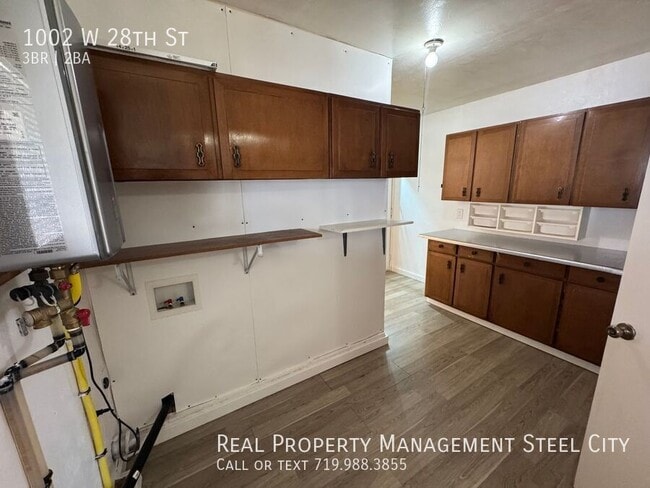 Building Photo - 1002 W 28th St