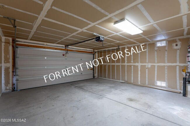 Building Photo - 2439 W Rousseau St