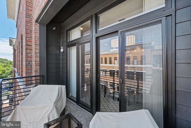 Building Photo - 5 Stationmaster St SE