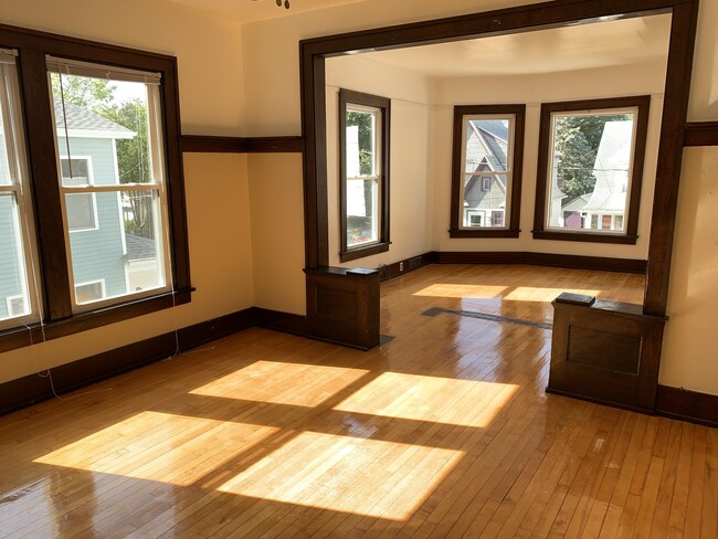 Living & Dining area - 1123 Elizabeth St