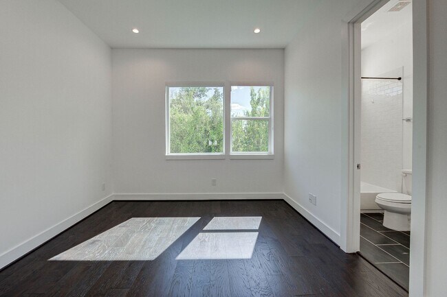 Building Photo - 3 Bedroom Home in the Galleria