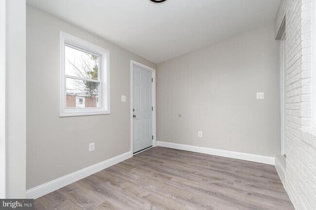 Building Photo - 7923 Eastdale Rd