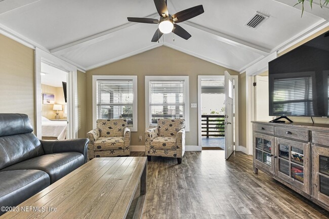 Building Photo - 187 19th St N