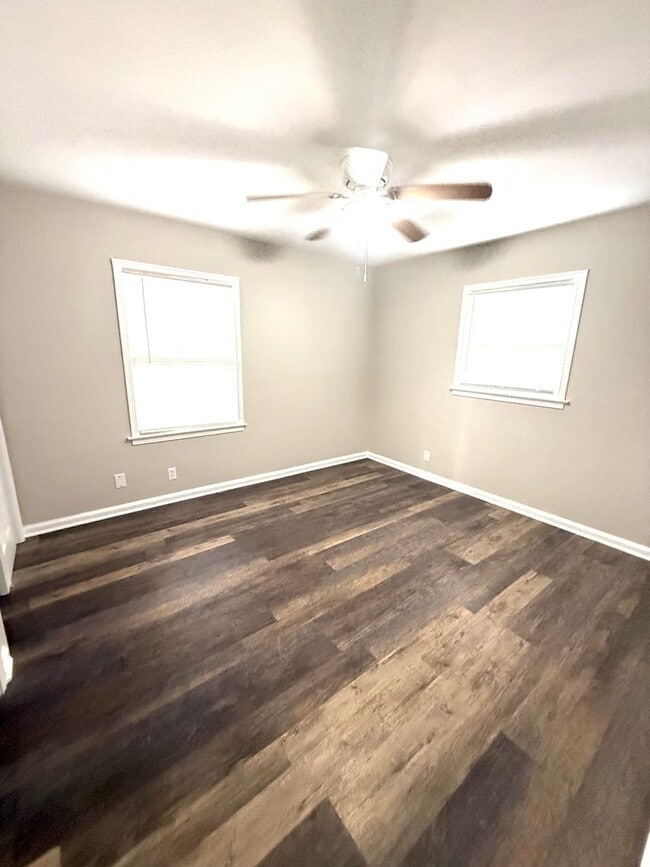 Building Photo - ** 3 Bed 1 Bath located in Grove Hill Estates ** Call 334-366-9198 to schedule a self tour