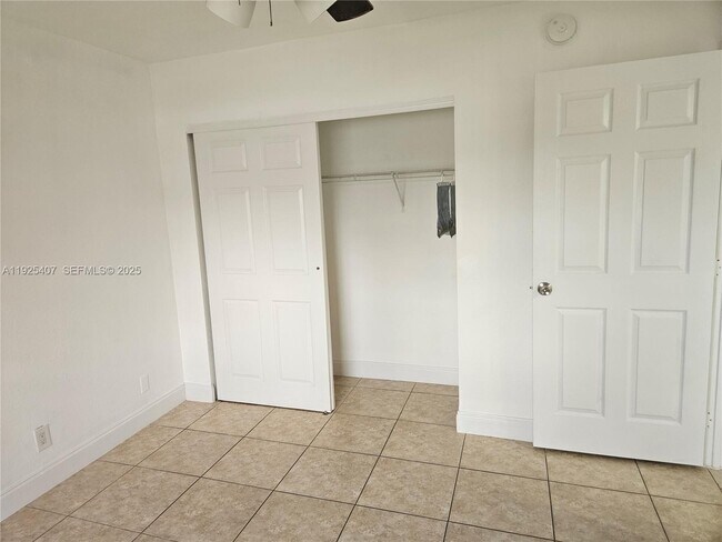 Building Photo - 4479 Oak Terrace Dr