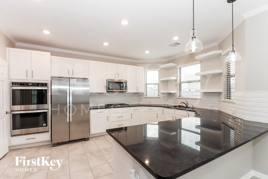 Building Photo - 16550 Bouldgreen St