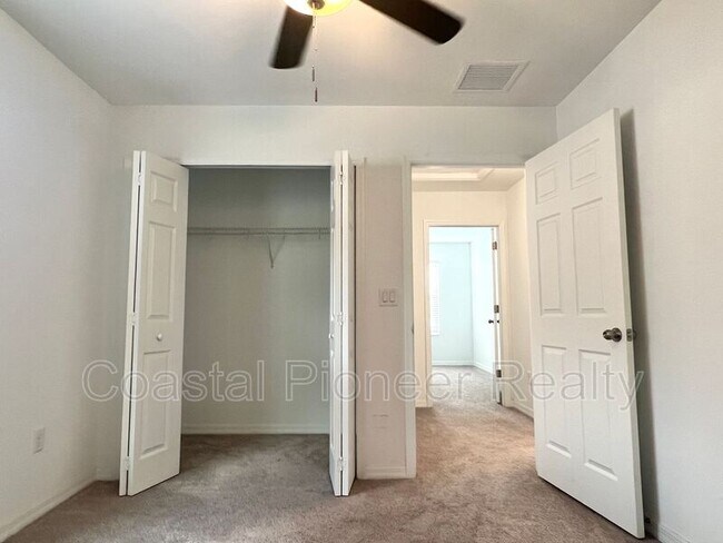 Building Photo - 7474 Yale Harbor Dr