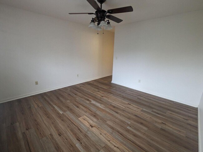 Building Photo - 2349 Lonan Ct