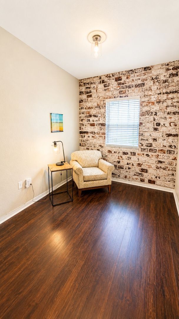 Building Photo - 1064 N Tamiami Trl