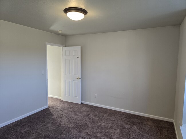 Building Photo - 745 Linda Ln