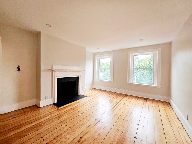 Building Photo - 1726 Beacon St
