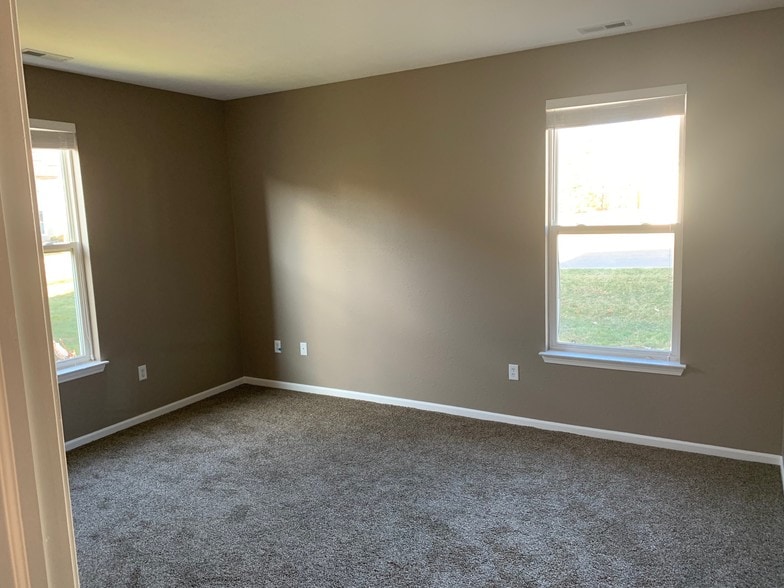 Large Master Bedroom - 1483 Fox Pointe Cir